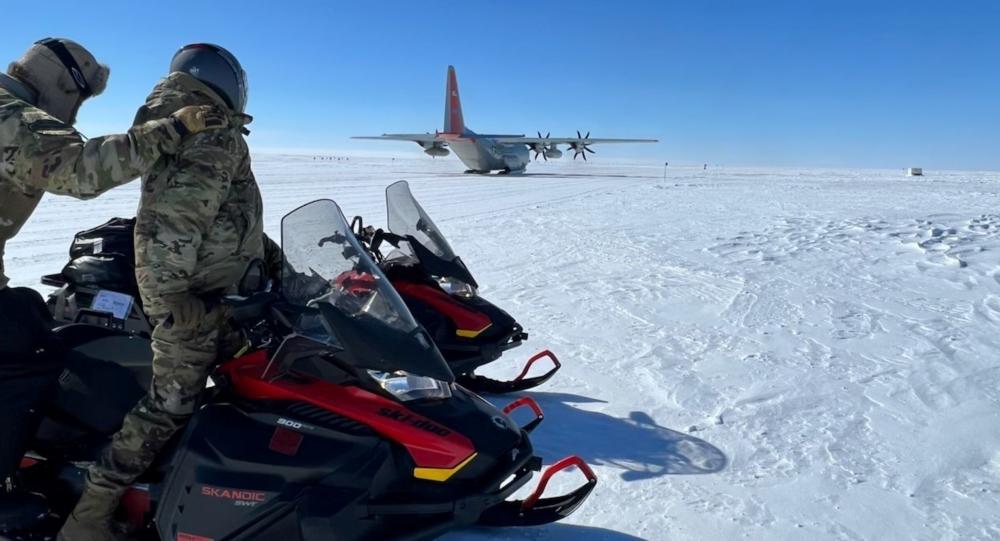 Canadian Forces RCAF Survival Fishing Kit