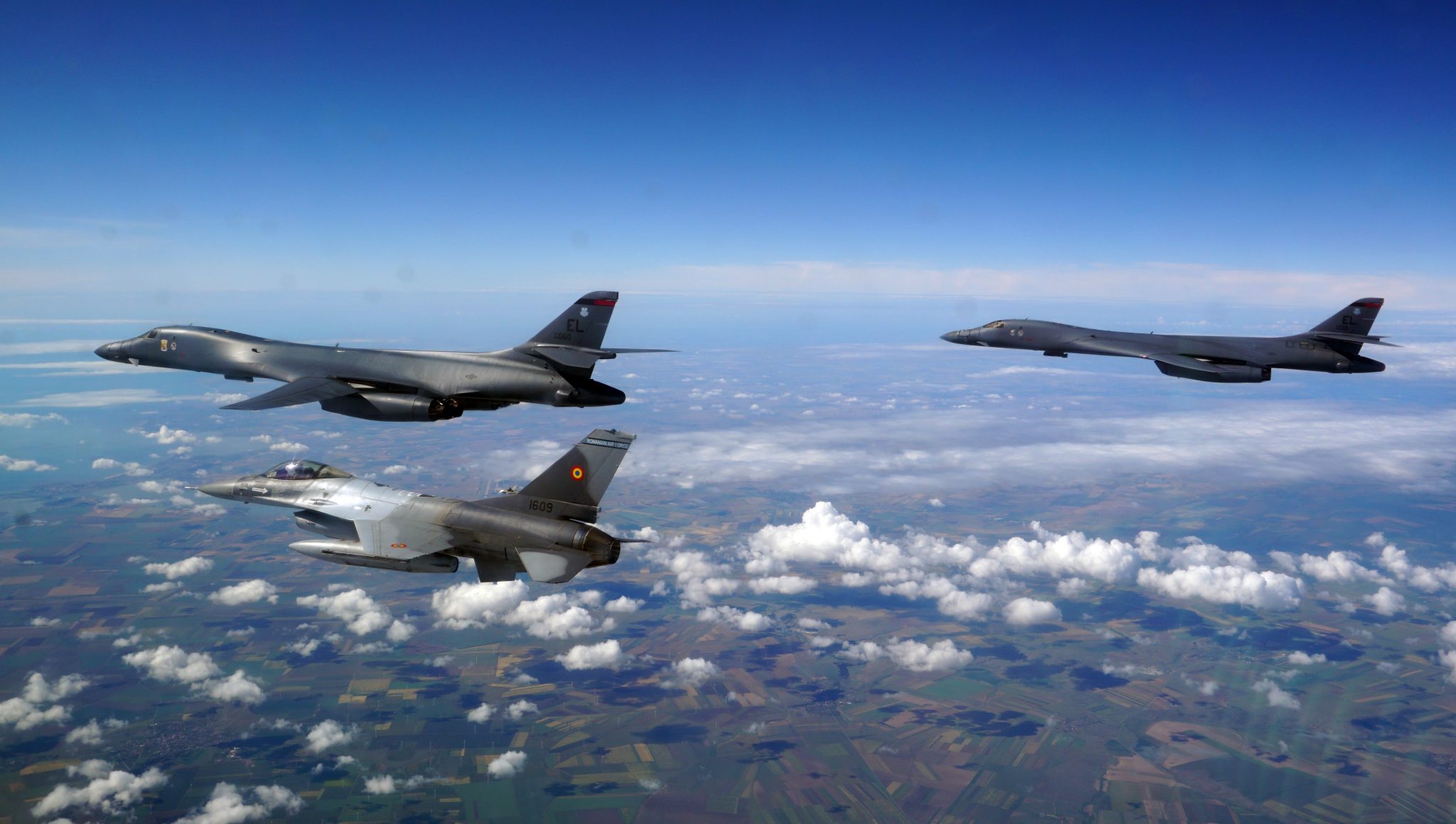 Бомбардировщики ВВС США B-1b Lancer