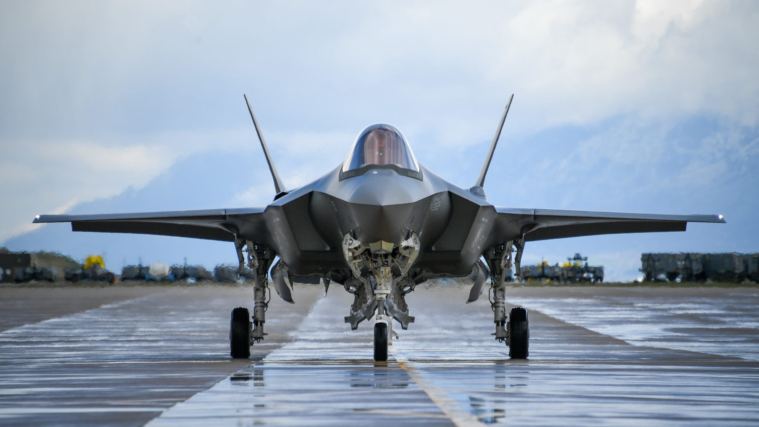 Американский самолет 5. Lockheed Martin f-35 Lightning II. F 35 истребитель. F35 Fighter Jet. Стелс f35.