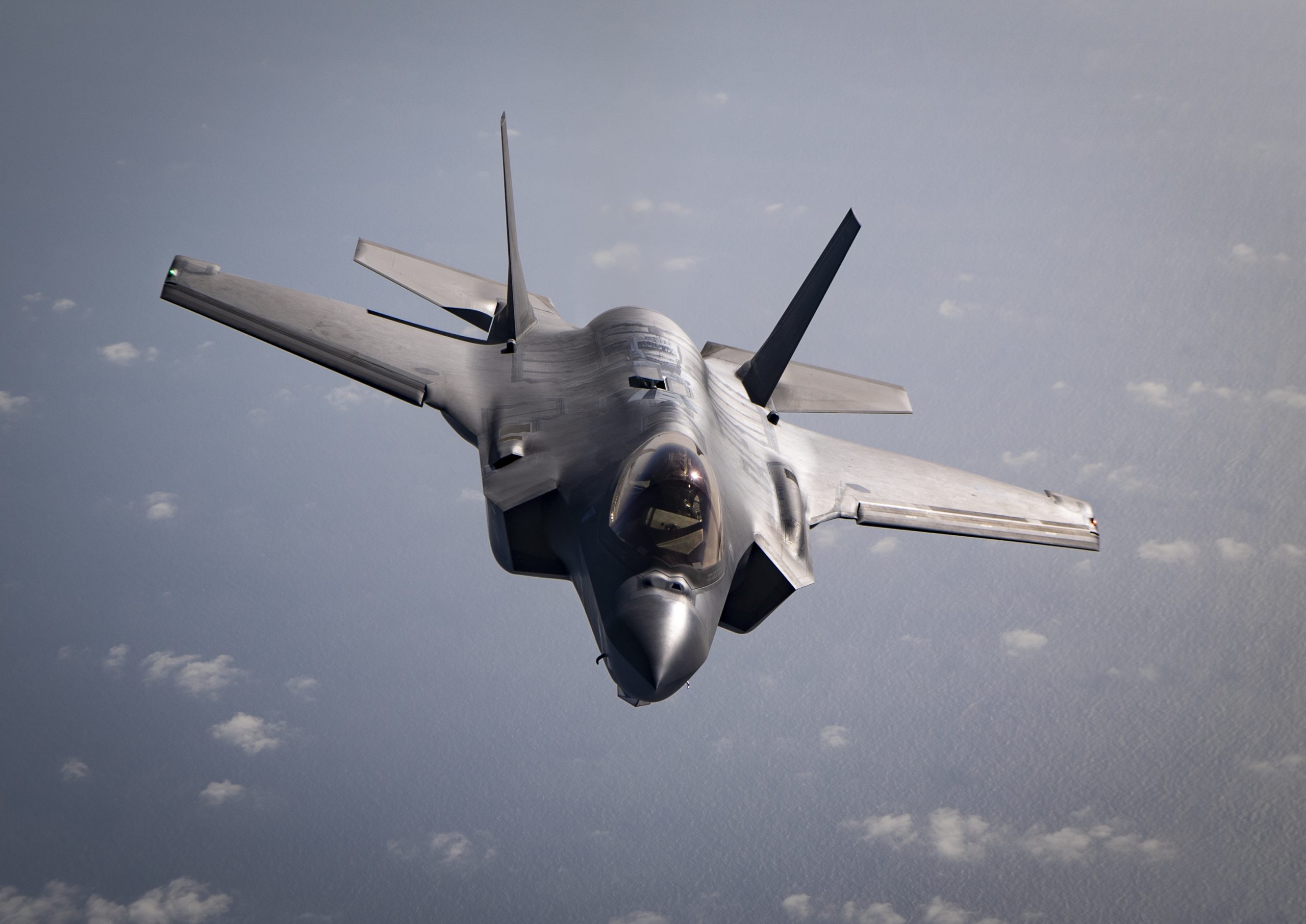 What is the F-35C? Is it possible to refuel it using a drogue