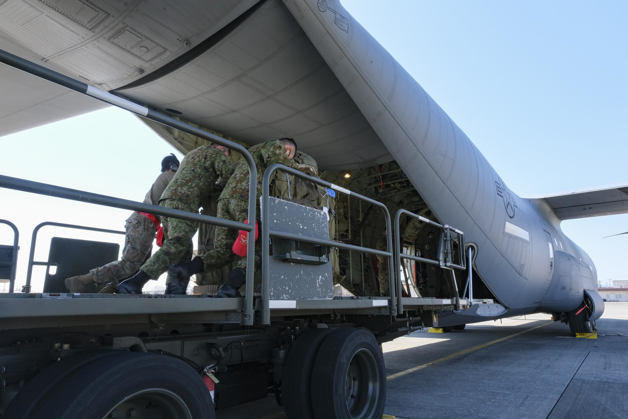 Yokota Airmen, Japanese Soldiers Conduct Large-Scale Airborne Operation