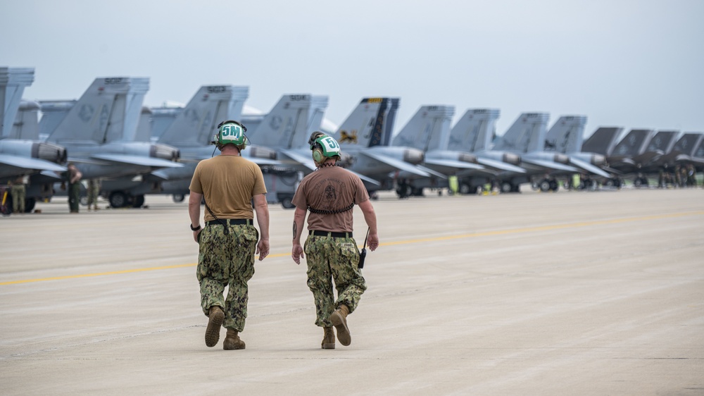 Air Force Innovation Hub Hears Pitches for ‘Flightline of the Future’