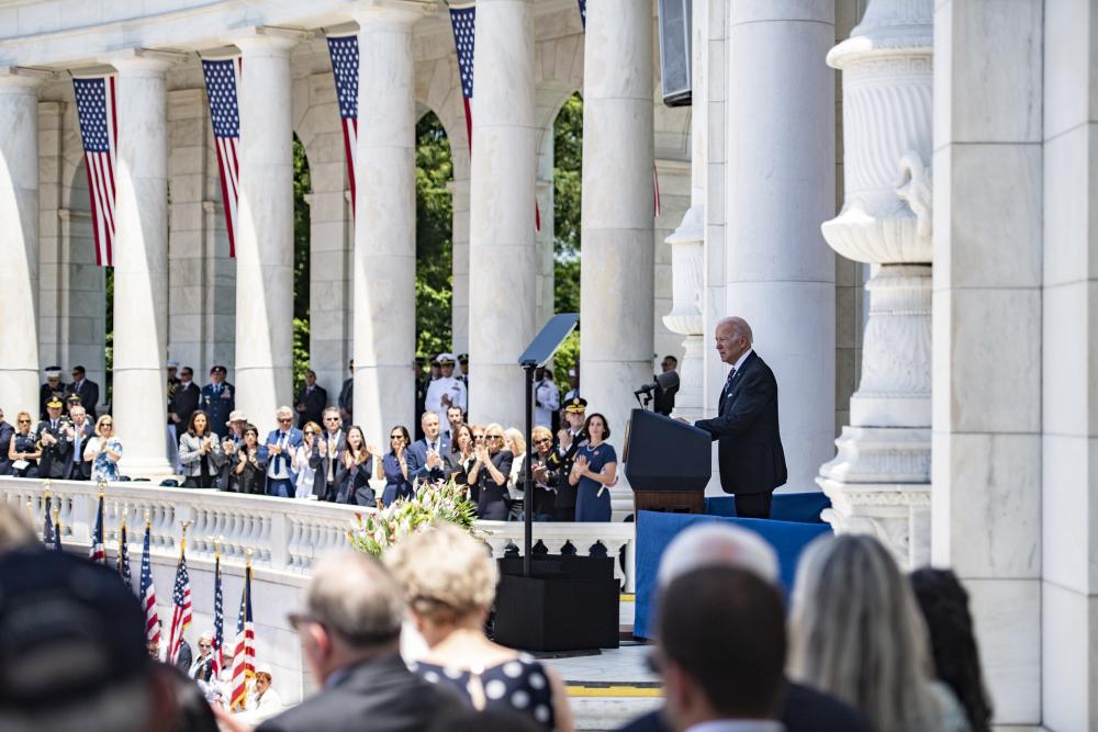 Austin, Biden at Arlington Cemetery Draw Parallels to Ukraine Fight