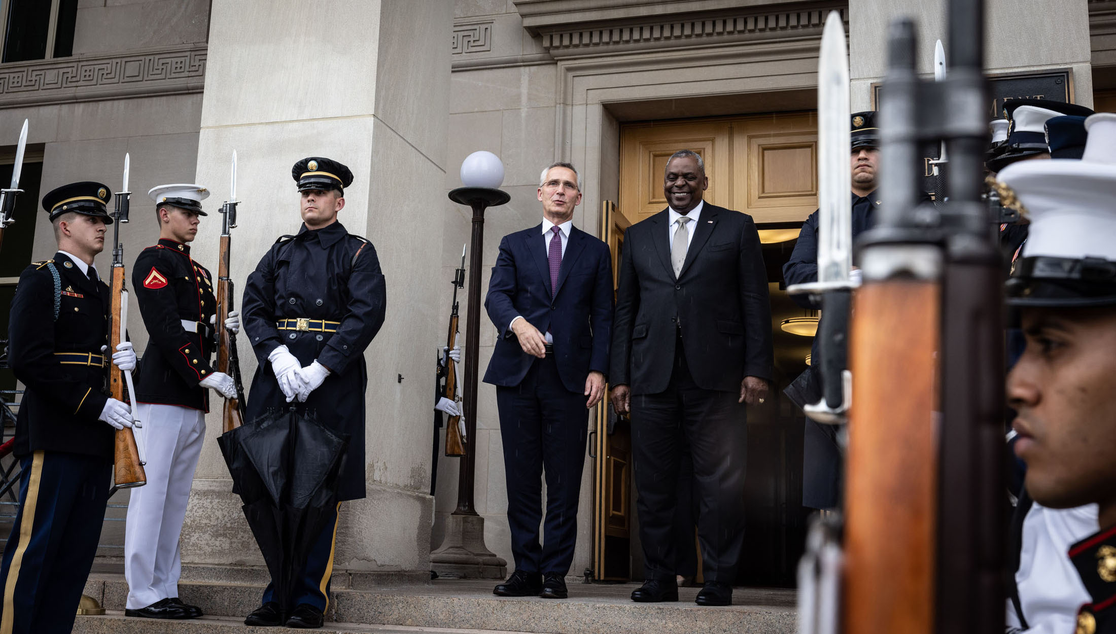 Stoltenberg Meets With Austin, Highlights Ukraine Aid as Russia Consolidates Gains