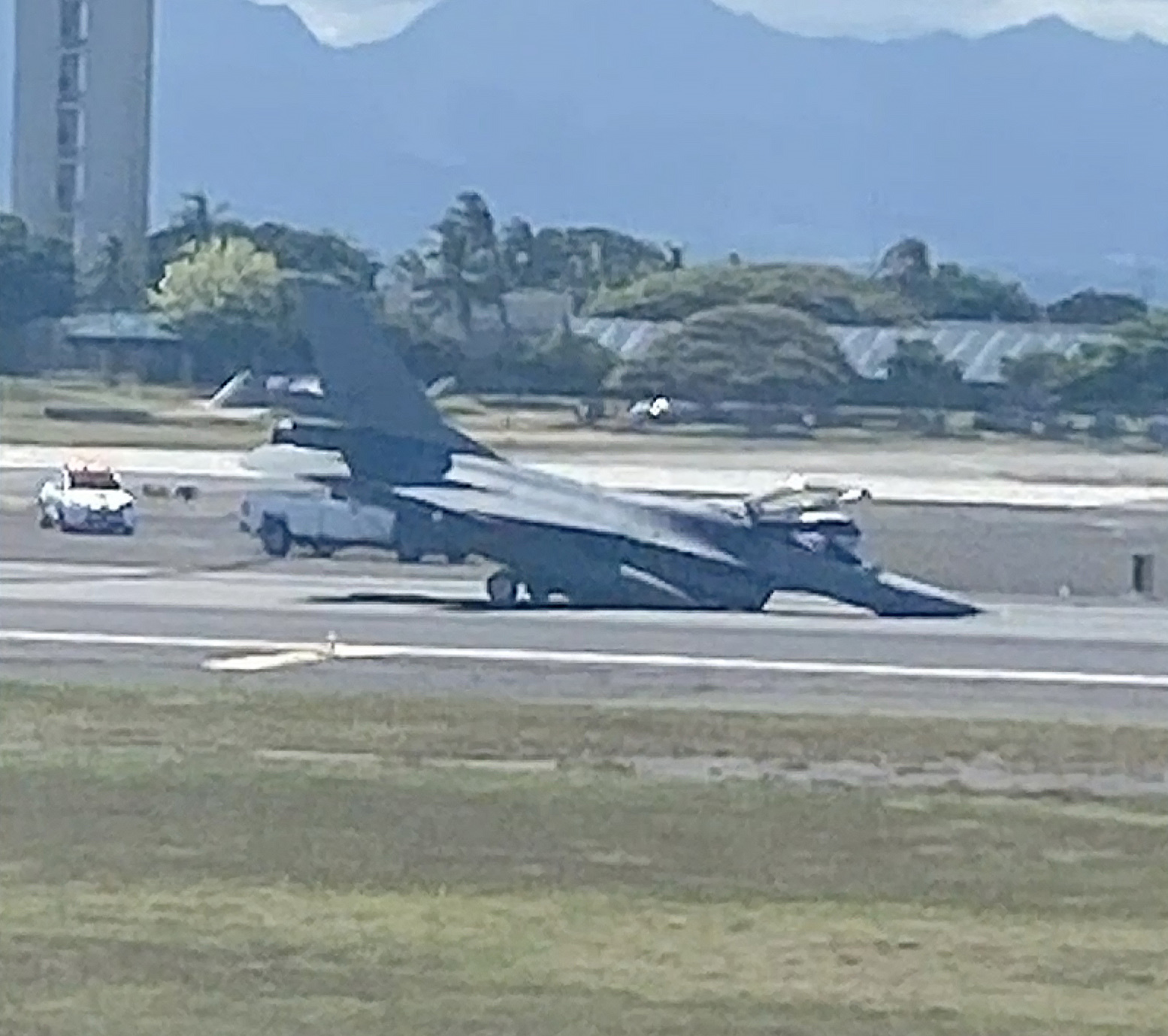 Taiwanese F-16 Crash Lands at Honolulu Airport After Luke AFB Training