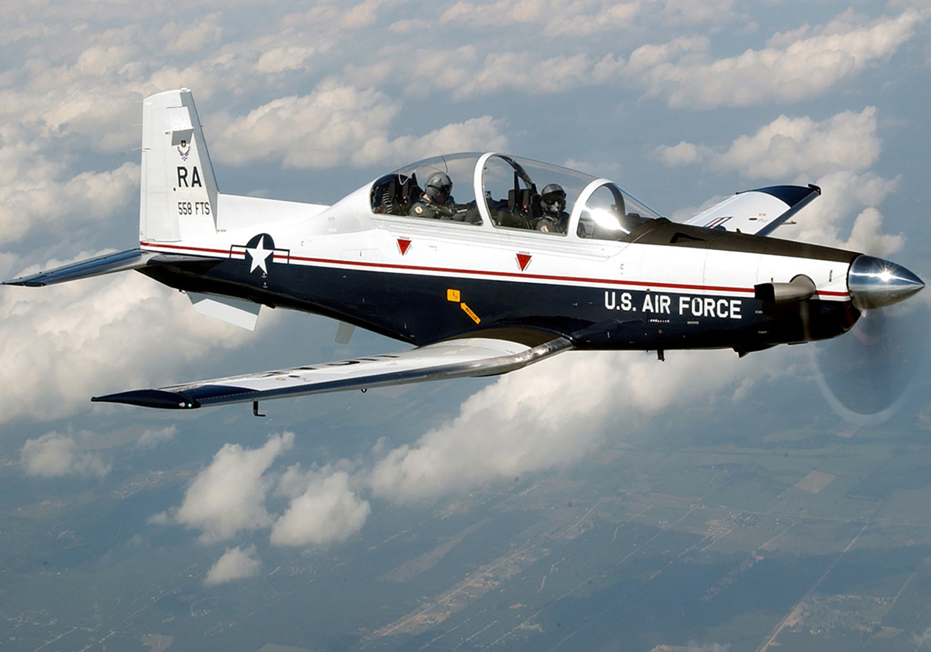 T-6 Makes Emergency ‘Belly Flop’ Landing, No Injuries Reported