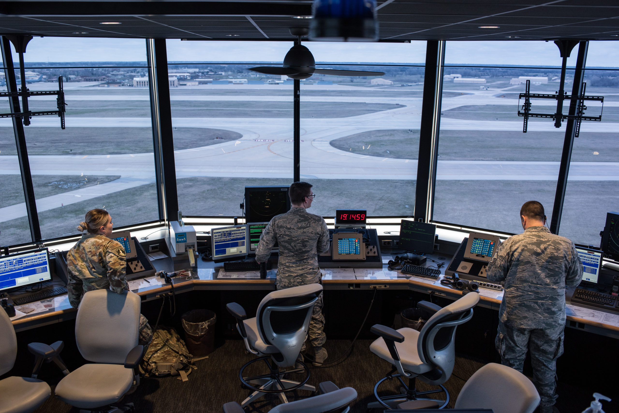 FAA Failure Causes Massive Flight Delays—Air Force Says Operations Unaffected