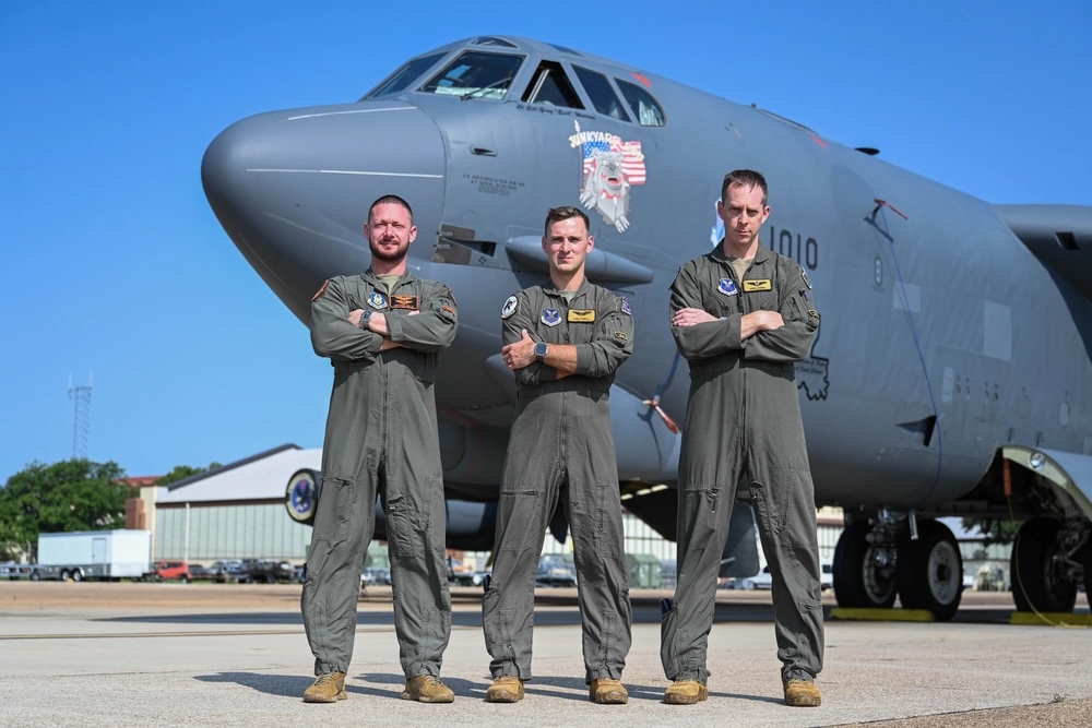 B-52 Crew Awarded for Averting In-Flight Catastrophe
