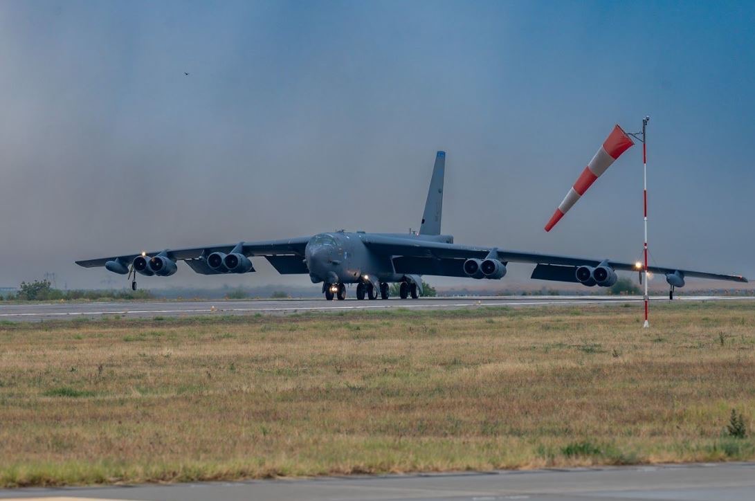 B-52 Traverses Middle East as US Troops in Iraq and Syria Are Attacked