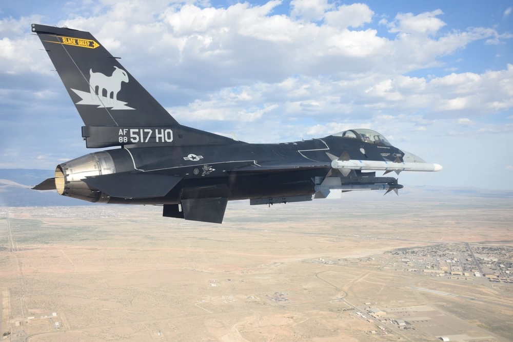 ‘The Black Jet’: F-16 Squadron Gives Its Flagship an F-117 Paint Scheme