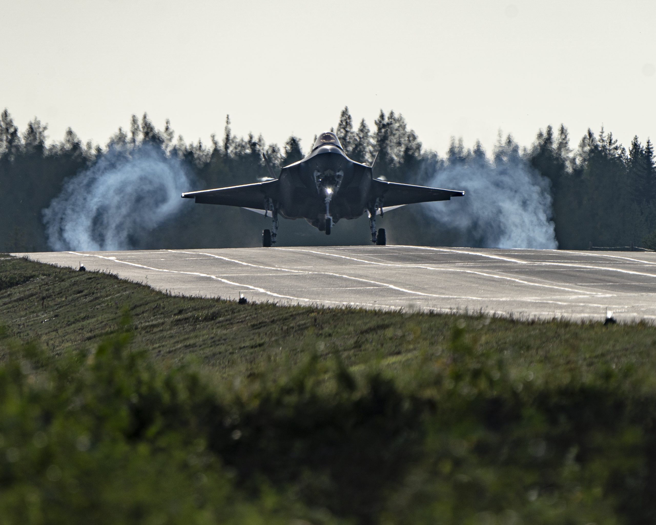 US Air Force F-35s Touch Down on a Highway in Finland for ‘Historic’ Landing