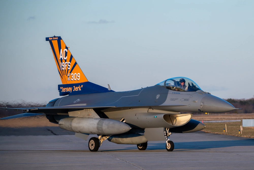 New Jersey F-16 Gets ‘Jersey Jerk’ Tail Flash Honoring WWII Ace