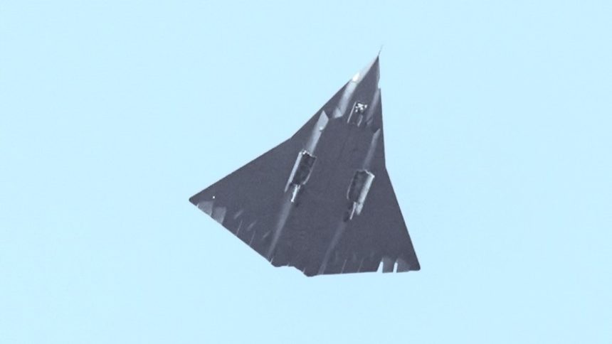 Experts: New Chinese Combat Aircraft Likely a Medium-Range Bomber