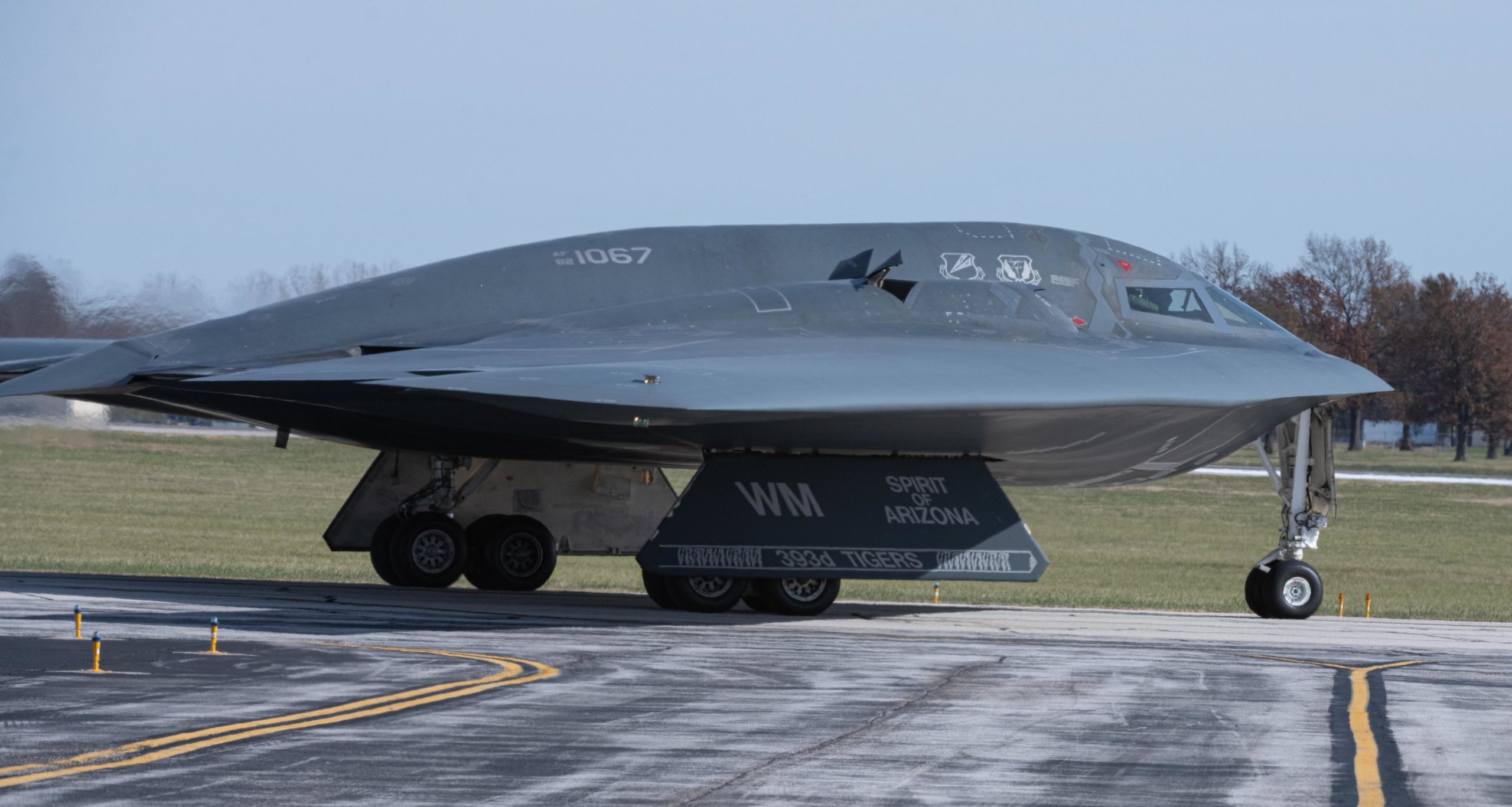 B-2 bomber excites crowd at Patriots game > Air Force > Article Display